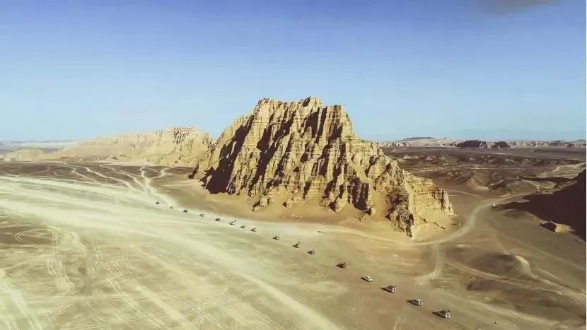 而大海道所处的位置,正是哈密十三间房百里风区的下方,这里海拔大约两