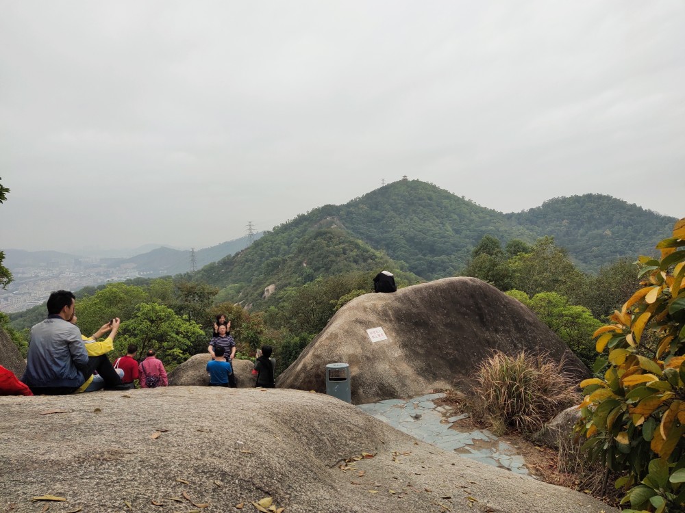 登山踏春與燒香拜佛一舉兩得深圳鳳凰山