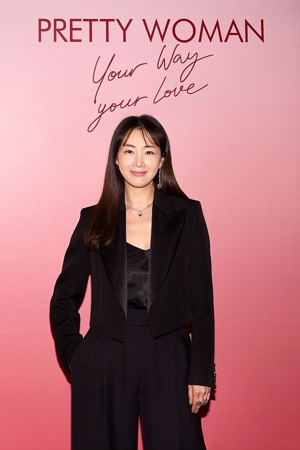 女神终于回归崔智友产后拍大片穿衣知性身材恢复好美到了