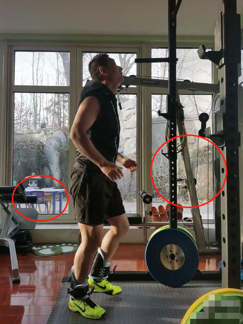 赵文卓别墅曝光,自带健身房庭院有假山,保姆生日礼物是宝石项链_腾讯