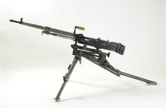 西班牙阿尔法m44机枪二战期间买不到武器只好自己设计制造