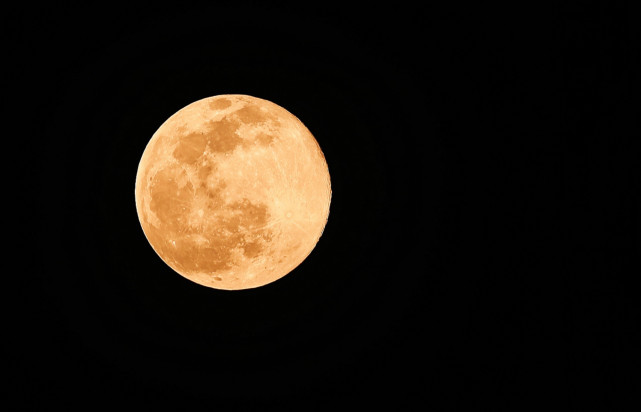 400毫米长焦,带您赏一轮圆月!