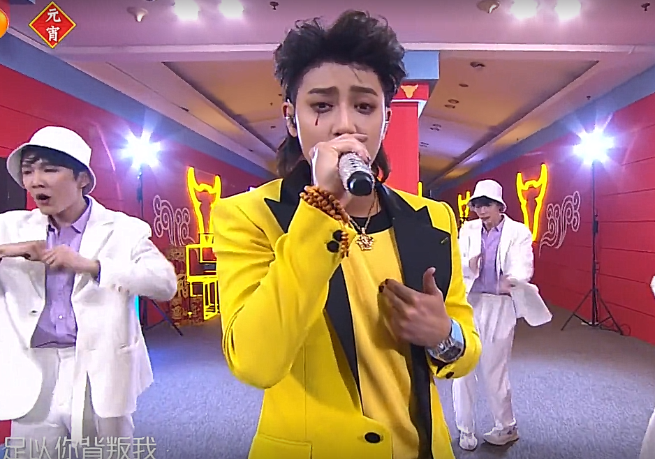 黄子韬元宵晚会造型被吐槽本尊发文回应一番话让粉丝愧疚满满