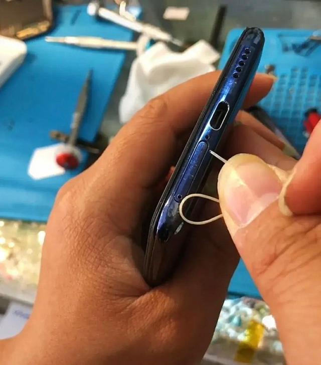 手机麦克风有防呆设计却防不住这波操作手机厂商失算了