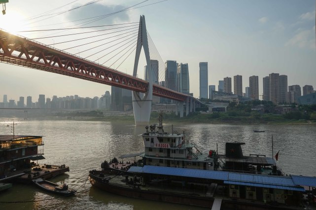 節假日就變人行天橋|千廝門大橋|人行天橋|洪崖洞|嘉陵江|渝中區|重慶