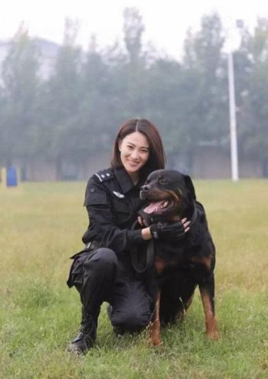 之后,侯梦莎出演了很多军旅题材的影视作品,《麻辣女兵》,《特种兵之