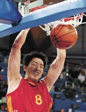 南钢同曦客场陕西东盛盖天力的强强对抗中,身为主帅的胡卫东替补出场