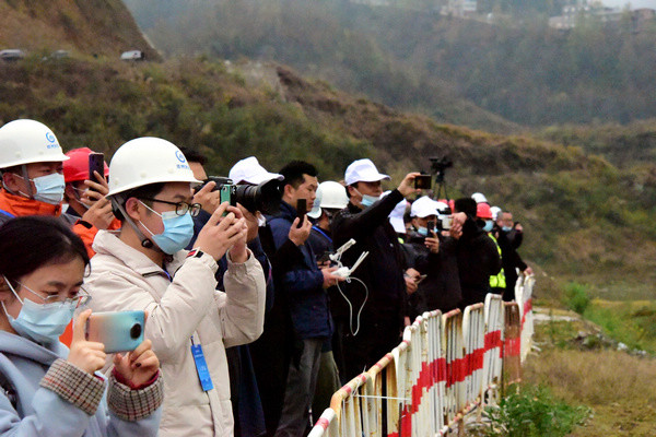 人民网紫云2月28日电 贵州安顺,横卧在紫云县黄家湾的水利枢纽工程