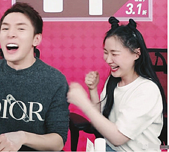 李佳琦与金靖在直播间打情骂俏甜蜜互动网友还不官宣