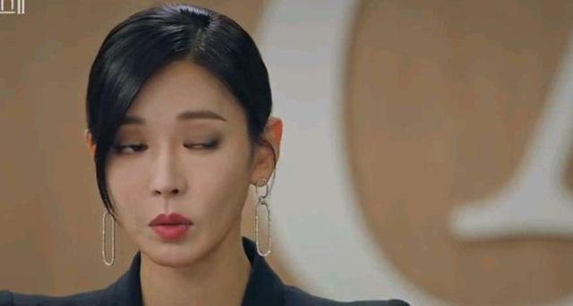 这一次的家长会尽管还是珍妮妈对裴露娜咆哮和指责,还是千瑞珍,周丹