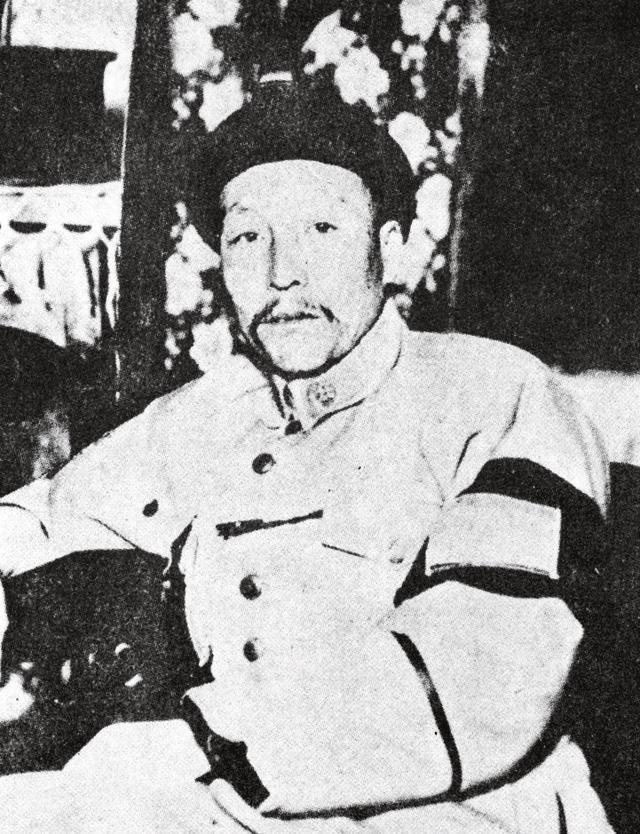 认为时机已经来临,所以果断投靠日军,积极出力逢迎,官至"华北绥靖军总