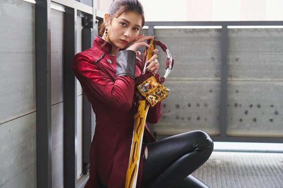 假面骑士圣刃:sabera新创华翻译为佩剑,圣刃首位女骑士诞生!
