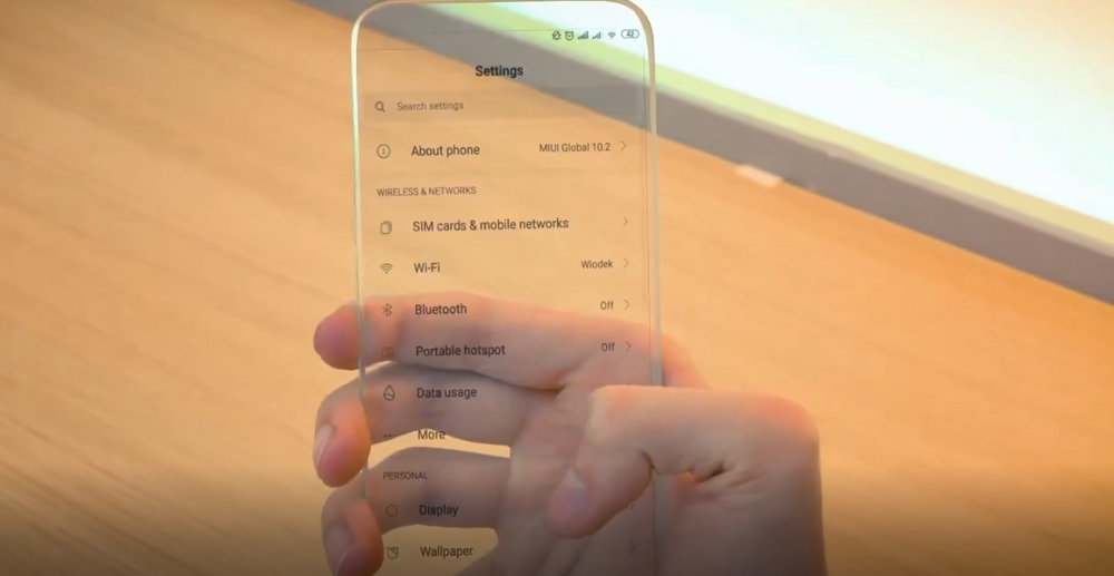 世界上首款全透明手机采用液晶分子显示画面