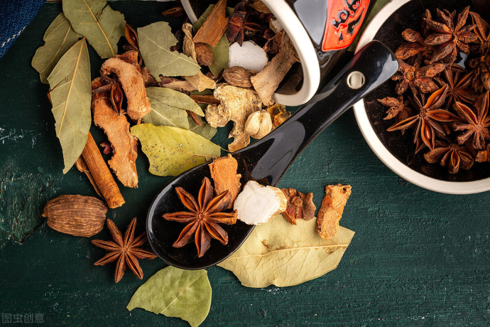 卤菜时,八角和什么香料搭配能更香?