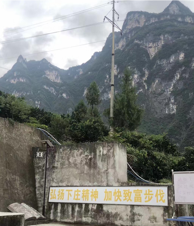 王福梅 一 2020年9月27到30日,市作协组织我们5位作家到巫山下庄村