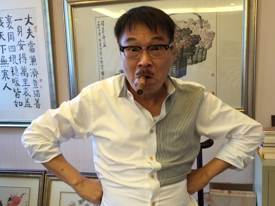 吴孟达生前最后一条朋友圈曝光三个表情惹泪目背景温馨且浪漫