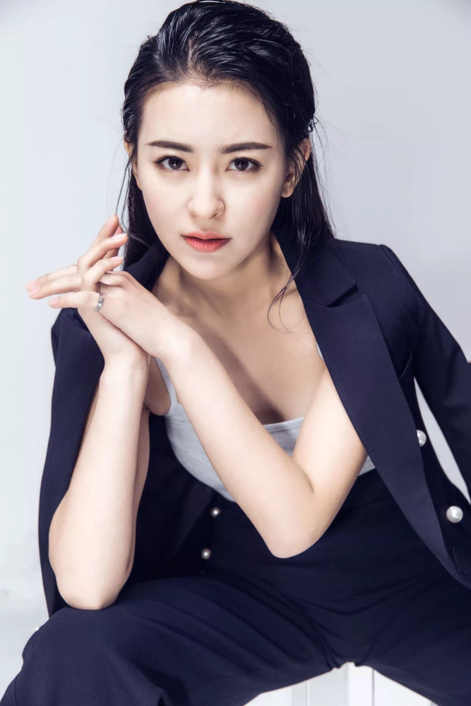 女演员不易啊!