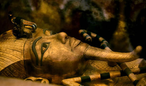 比如那件图坦卡蒙黄金面具,图坦卡蒙金棺,图坦卡蒙木乃伊等等