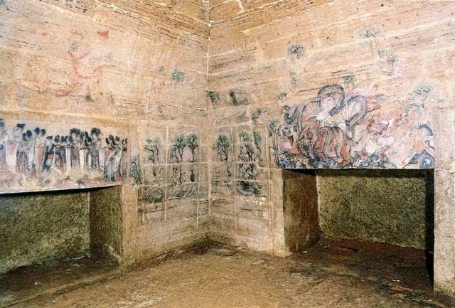 10米土堆突现"黑洞",进墓道发现手电突然熄灭,考古队百感交集