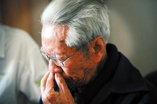 再有钱也别给女儿买房子老人哭着说出的真相刺痛了父母的心