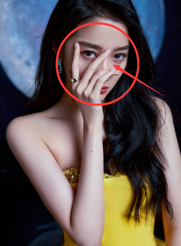 关晓彤好不容易洋气一回,放大10倍看清她的"指甲缝":我眼睛不干净了