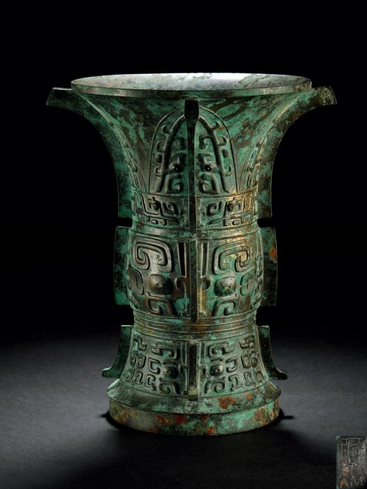 老汉捞鱼却捞出8件宝贝,主动提出上交,专家:奖励500元和奖状