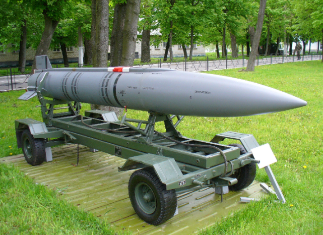 虽然kh32是一款空射型巡航导弹,但是其攻击模式与弹道导弹十分类似