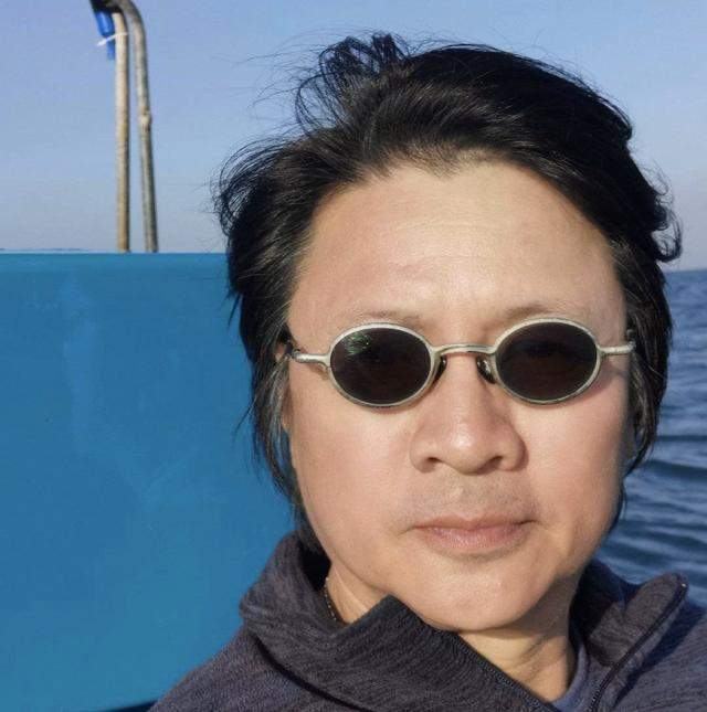 56岁尹天照近照曝光身材发胖略显油腻为患血癌妻子花光积蓄