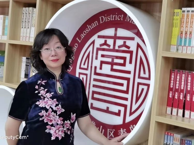 开学季校长对你说崂山区麦岛中学校长赵美香心手相牵向阳而立向善而行