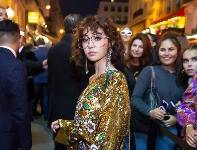 39岁蔡依林换新发型一头羊毛卷长发可爱又减龄