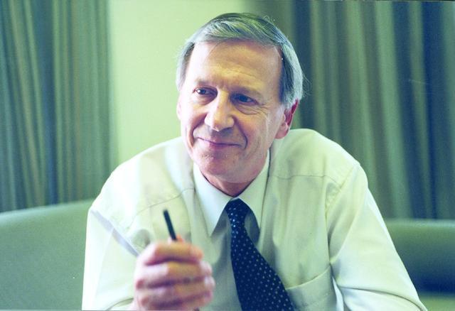 专访英国社会学家吉登斯:新冠是一场数字化大流行病