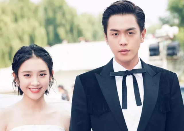 张若昀惊现王牌谁注意唐艺昕下意识的反应我能看30遍