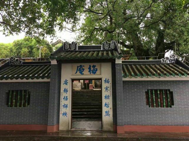 丽谯楼又称御书楼,是肇庆府衙旧址入口处,古端州曾是宋徽宗赵佶的封地