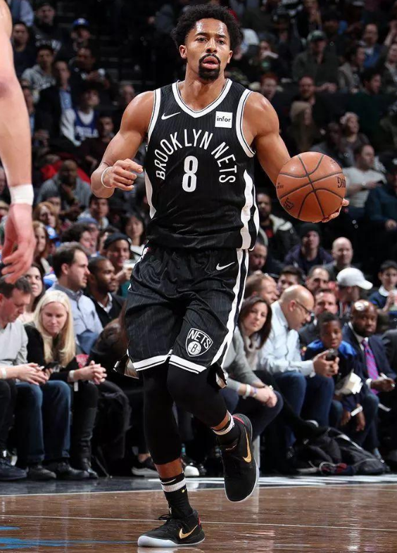 篮网就拼当前赛季了,欲交易丁威迪补强短板,篮网看好内线巨兽