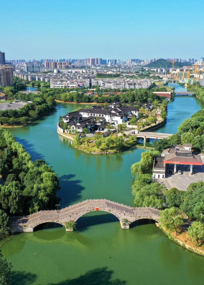 绍兴城内水道纵横，古桥众多。