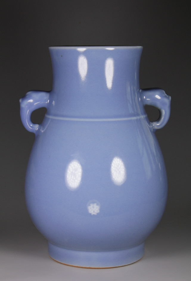 康熙年制天蓝釉鸠耳尊