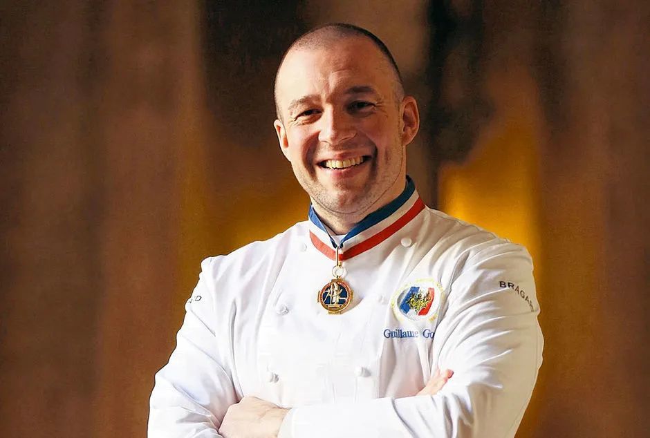 而现实生活中,今年42岁的西班牙裔厨师纪尧姆·戈麦斯(guillaume