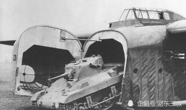 元首的大嘴怪me323运输机载重12吨翼展和b52相当