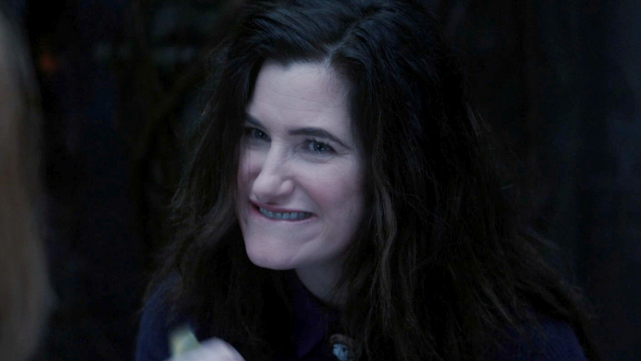 我们终于知道了漫画中旺达的魔法老师阿加莎·哈克尼斯,在剧中真的