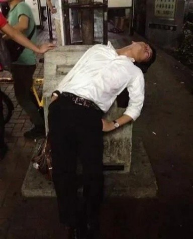 酒后有人出事同饮者竟构成过失致人死亡罪