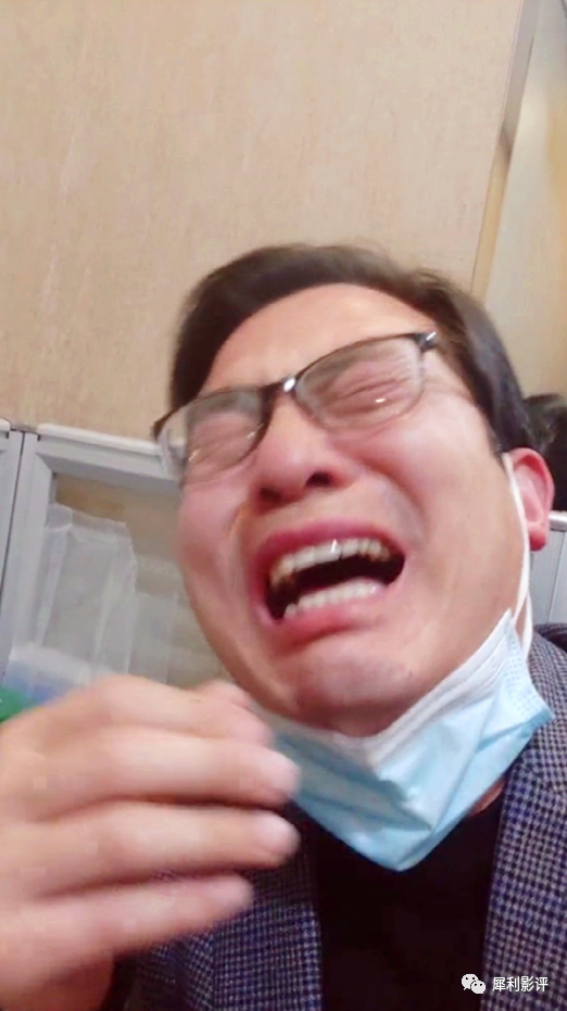 80后男子,得知吴孟达去世后,对着镜头痛哭流涕