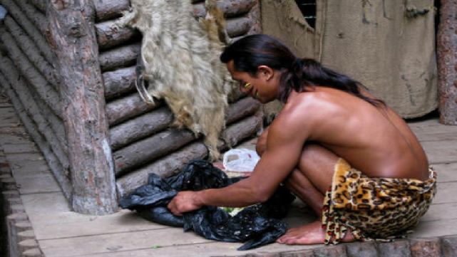 中国远征军女兵被野人抓走,头骨被当成水瓢,后人:我们带您回家