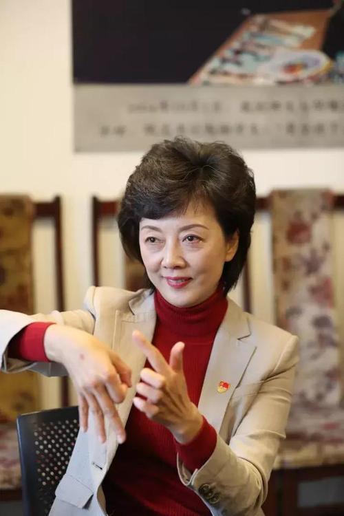 周晔央视25年直播不出声台下却说想给朱广权一巴掌