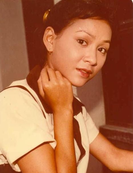 1982年,沈殿霞给陈玉莲介绍了个富商,随后周润发就喝洗洁精自杀