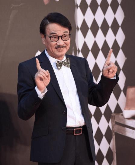 刘德华携妻子现身医院,好友谭咏麟也现身,一同送别吴孟达_腾讯网