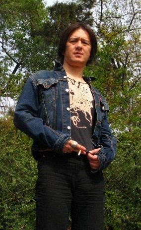 一代偶像贾宏声从14楼一跃而下留下周迅的眼泪世人的疑问