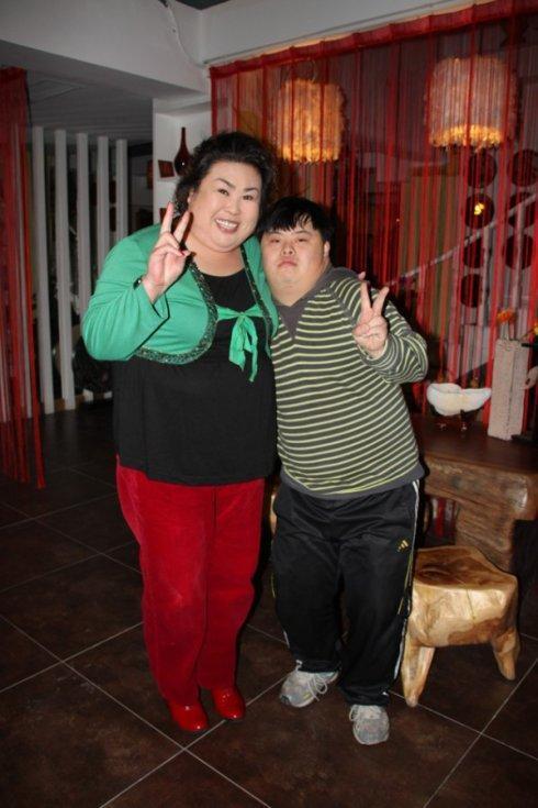 出道30年一直以富婆形象示人,只谈过一次恋爱,56岁董立范无人娶_腾讯