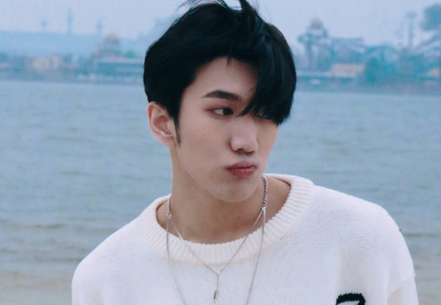 发现他患有唇腭裂就选择抛弃了他,幸运的是他的父亲没有抛弃韩佩泉