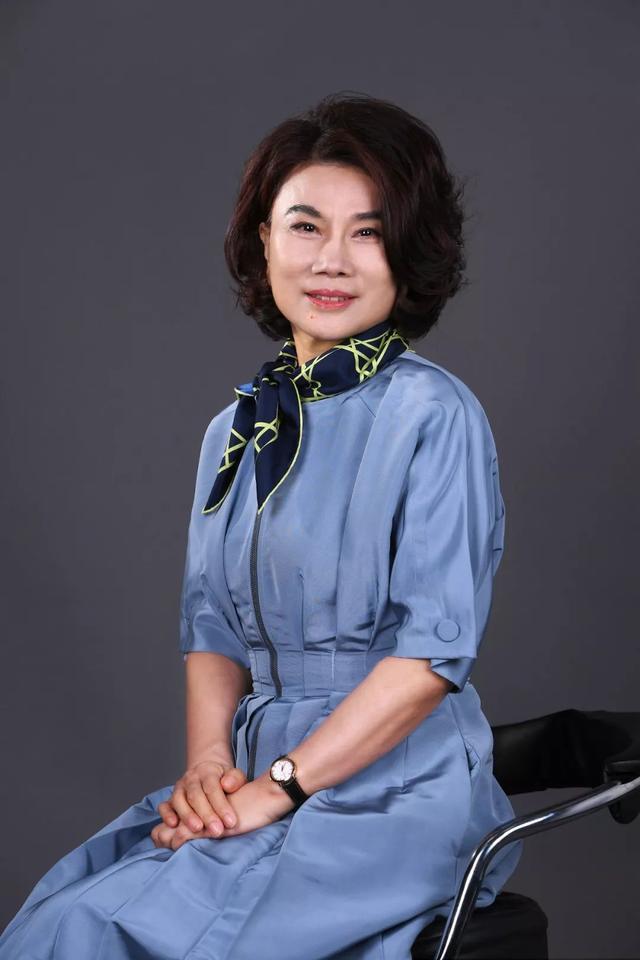 董明珠与亲哥20年不来往拒绝与90岁老母亲同住原因是什么