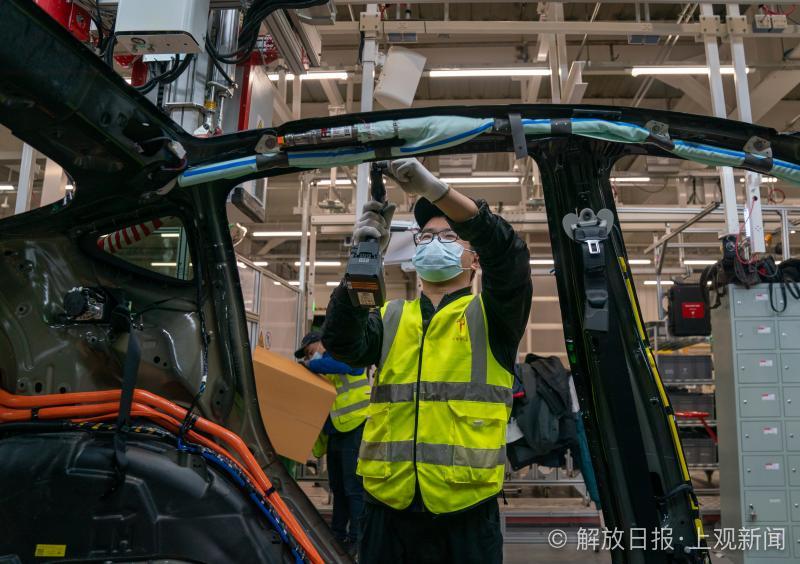 走进上海特斯拉超级工厂：总裁坐在生产线旁，每颗螺丝都可追溯
